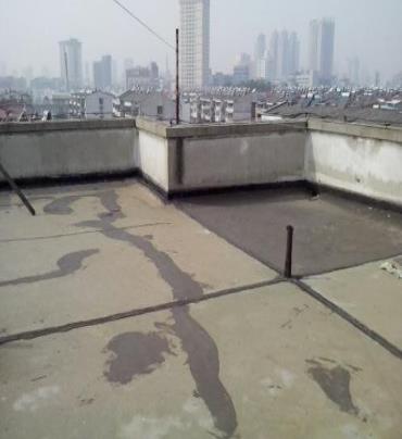 小店漏水维修 楼顶漏水是什么原因，楼顶漏水维修方法是什么?